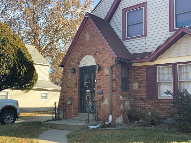 5631 Paseo Blvd, Kansas City, MO 64110