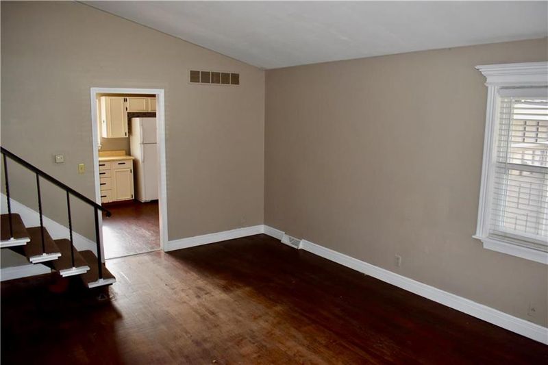 3605 E 107th Ter, Kansas City, MO 64137