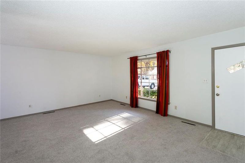 5504 W 100th Ter, Overland Park, KS 66207