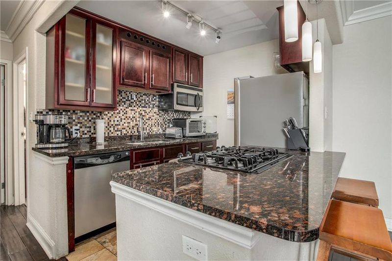 700 E 8th St #5A, Kansas City, MO 64106