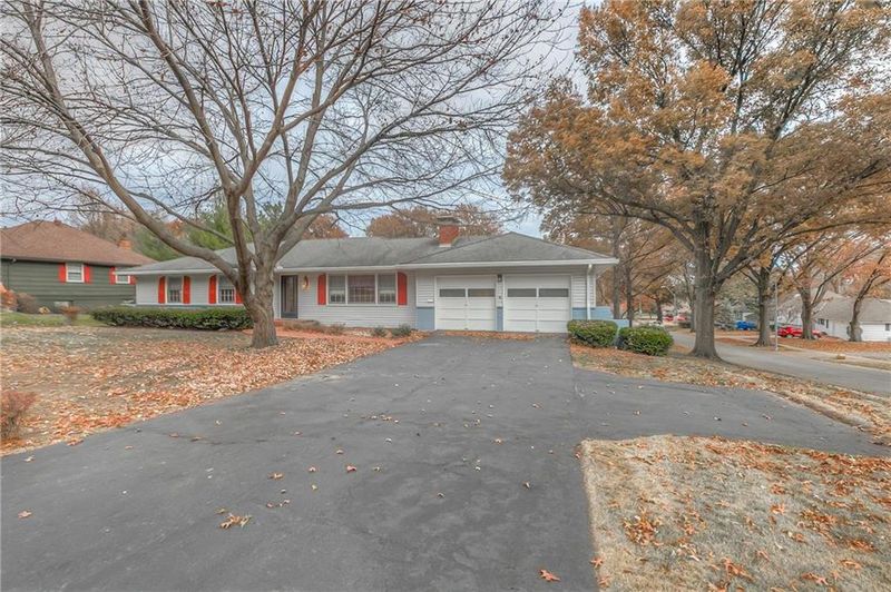 11227 Wornall Rd, Kansas City, MO 64114