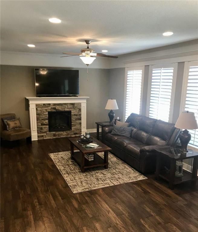 5707 N Hull Ct, Kansas City, MO 64151