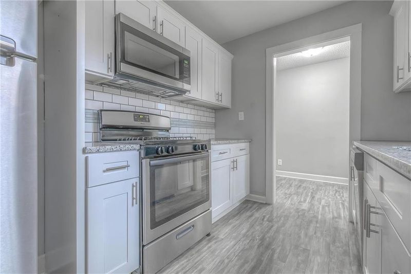 21 E 79th Ter, Kansas City, MO 64114