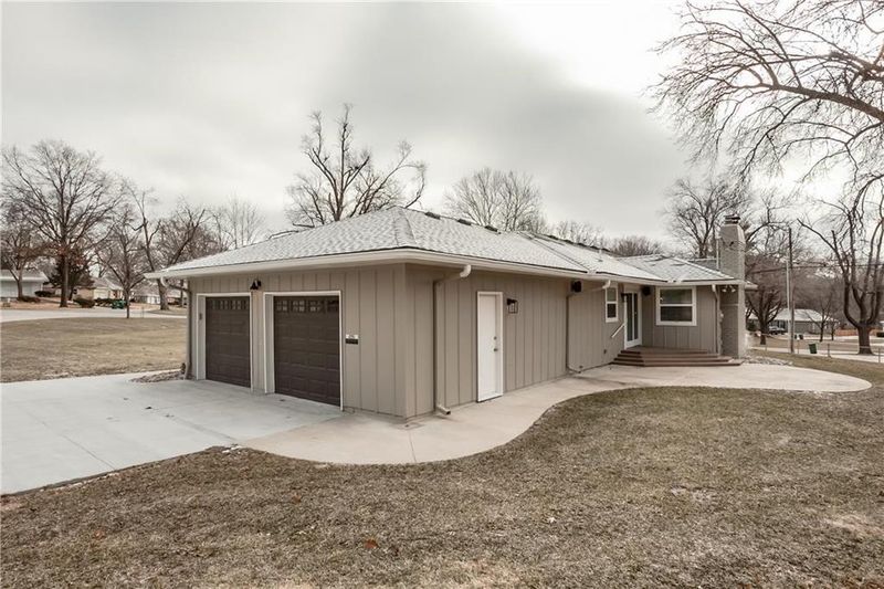 10400 High Dr, Leawood, KS 66206