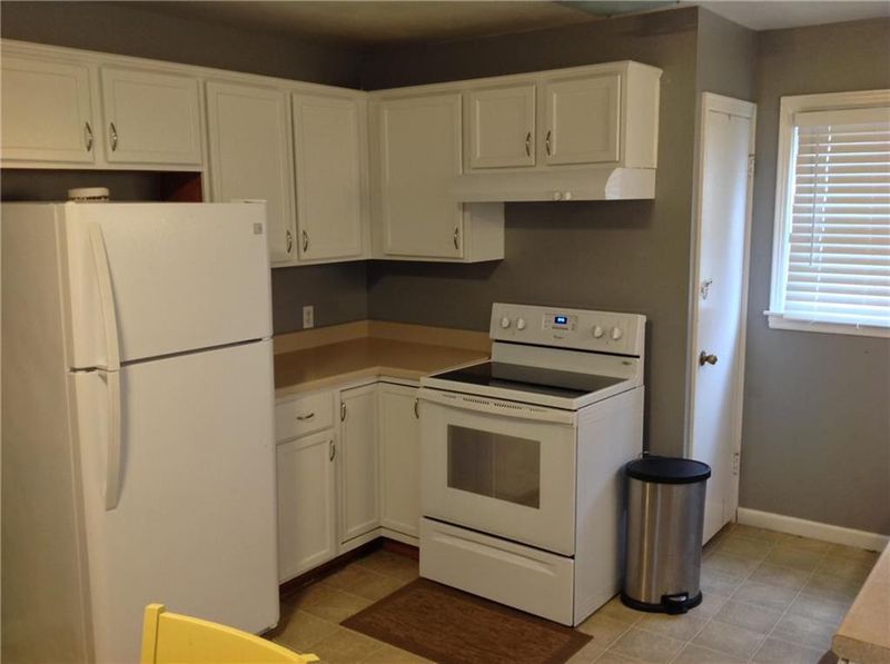 8305 E 47th Ter, Kansas City, MO 64129