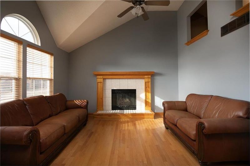 10955 N Wallace Ave, Kansas City, MO 64157
