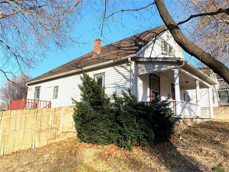 3237 Jackson St, St Joseph, MO 64507
