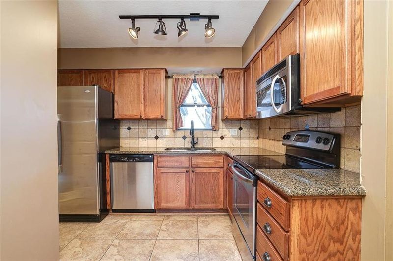 8618 W 108th Pl, Overland Park, KS 66210