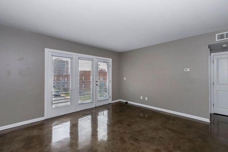 4516 Broadway St #201, Kansas City, MO 64111