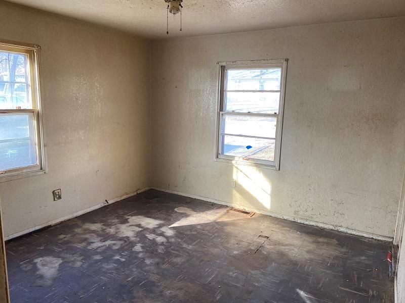 7607 E 50th St, Kansas City, MO 64129