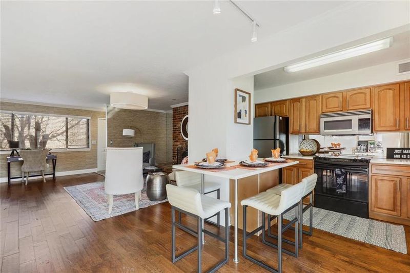 114 E 41st St #6, Kansas City, MO 64111