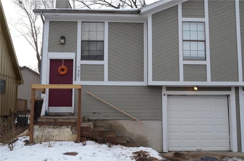 7307 W 55th Pl, Overland Park, KS 66202