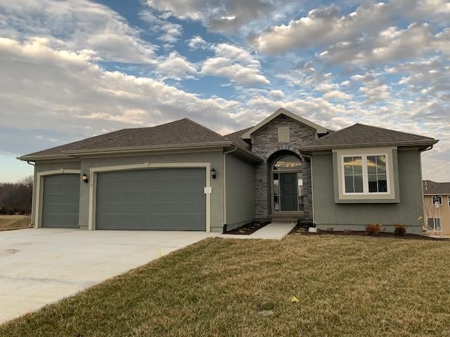25172 W 148th Ter, Olathe, KS 66061