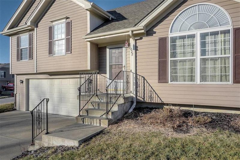 11022 N Central St, Kansas City, MO 64155