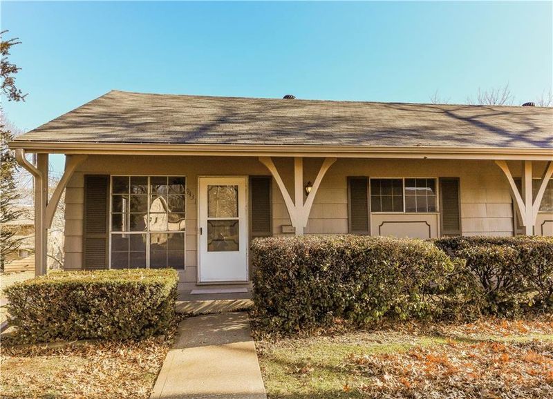 9431 Bluejacket Dr, Overland Park, KS 66214