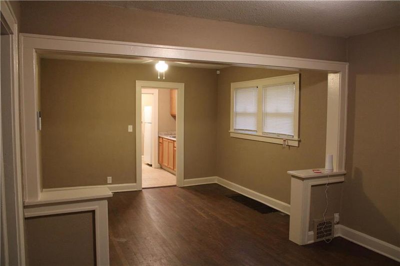 5405 Olive St, Kansas City, MO 64130