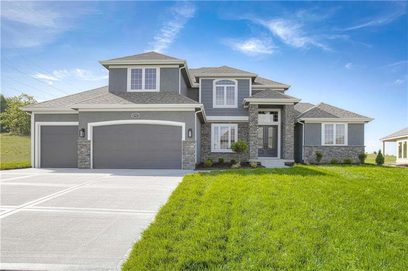 8909 N Crescent Ave, Kansas City, MO 64157