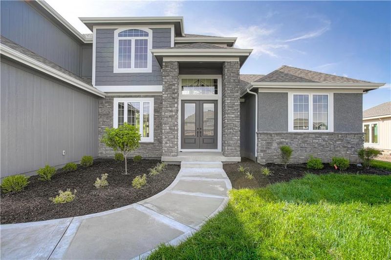 8909 N Crescent Ave, Kansas City, MO 64157