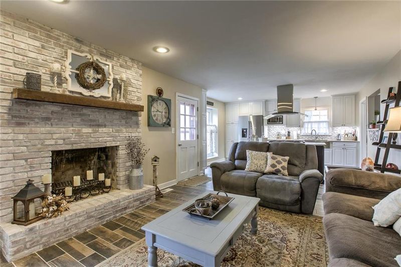 4500 NW Pawnee Dr, Riverside, MO 64150