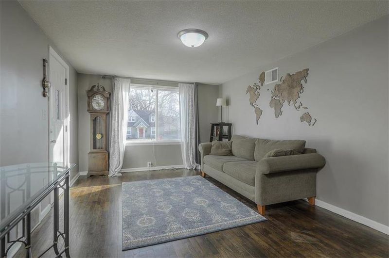 7700 Walnut St, Kansas City, MO 64114
