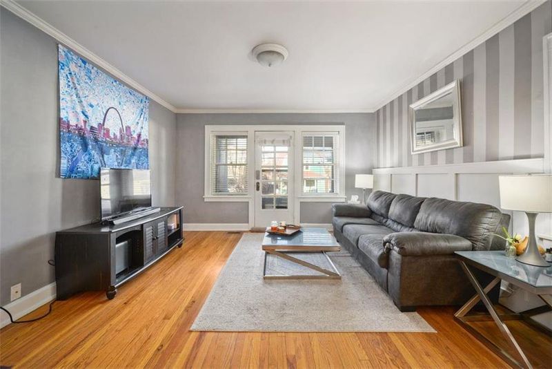 307 E 43rd St #1E, Kansas City, MO 64111