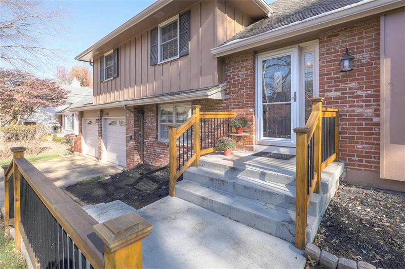 6321 W 67th Ter, Overland Park, KS 66204
