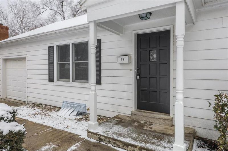 22 E Navajo Ln, Kansas City, MO 64114
