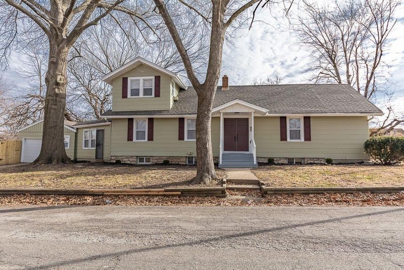 1700 E 72nd St, Kansas City, MO 64131