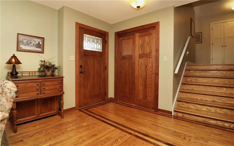 10150 Granada Ln, Overland Park, KS 66207