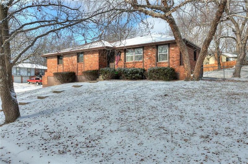 844 NW 69th Ter, Kansas City, MO 64118