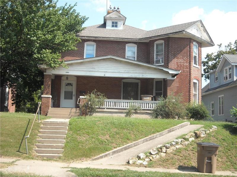 608 N 3rd St, Atchison, KS 66002