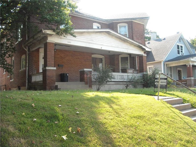 608 N 3rd St, Atchison, KS 66002
