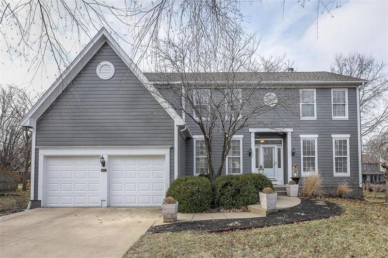 15722 Ash St, Overland Park, KS 66224