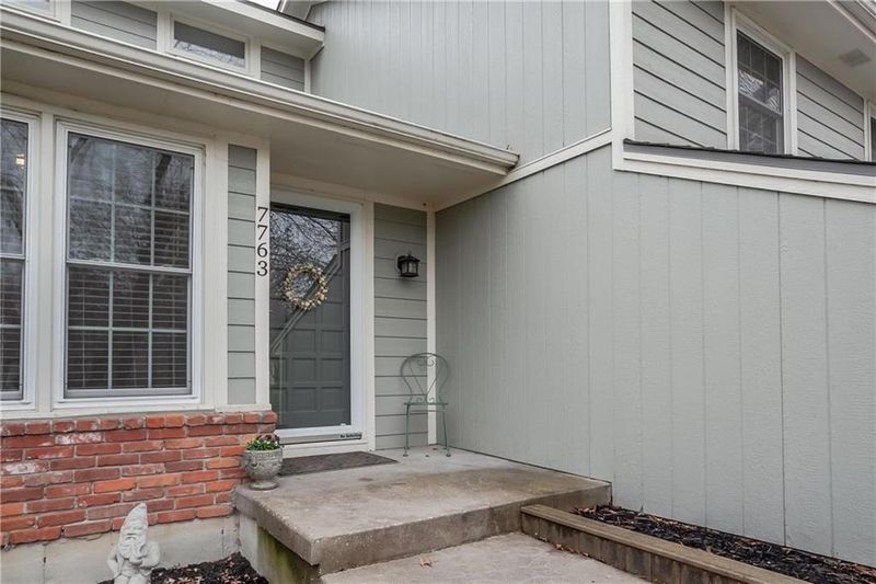 7763 Garnett St, Lenexa, KS 66214