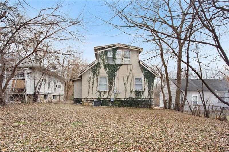 1716 E 67th St, Kansas City, MO 64131