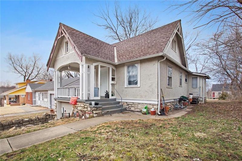 1716 E 67th St, Kansas City, MO 64131