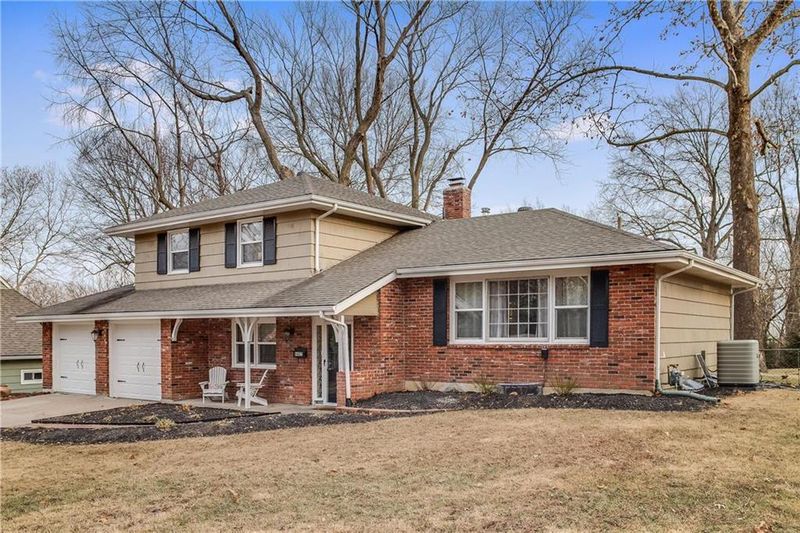9427 Connell Dr, Overland Park, KS 66212
