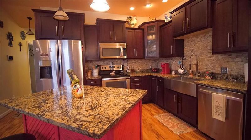 1126 S Windsor St, Windsor, MO 65360