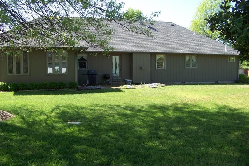 2154 Laura, Carthage, MO 64836