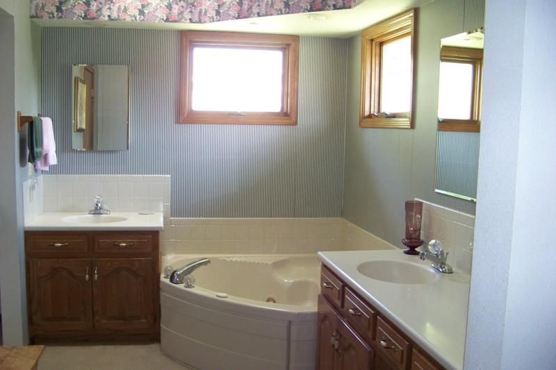 2154 Laura, Carthage, MO 64836
