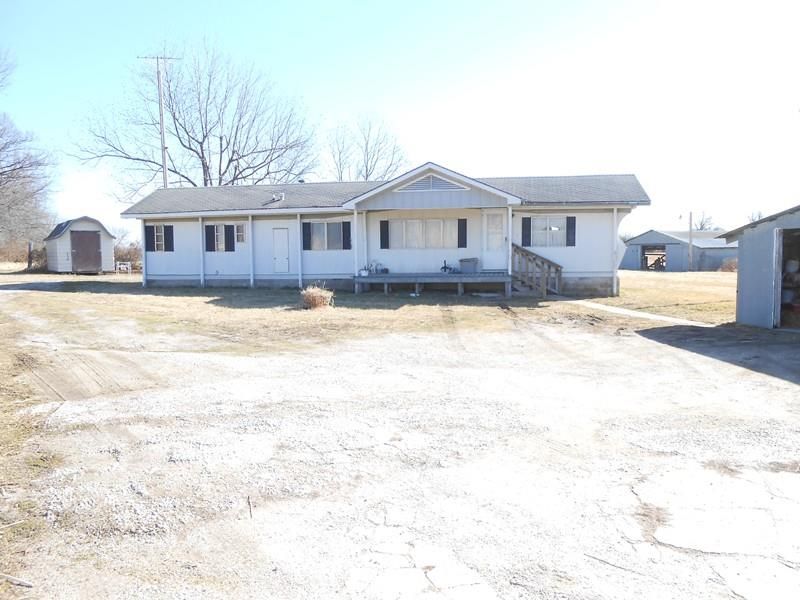 214 SE 40th Ln, Lamar, MO 64759