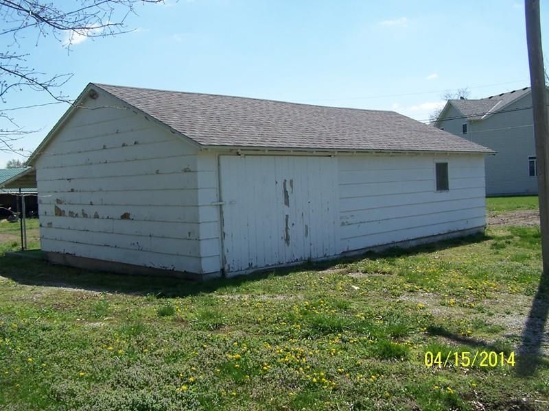 300 E 2nd, Appleton City, MO 64724