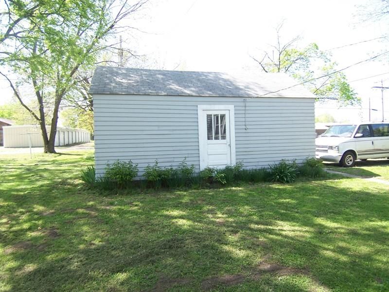 331 Spruce St, Mound City, KS 66056