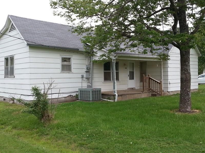 200 S Sixth St, Walker, MO 64790