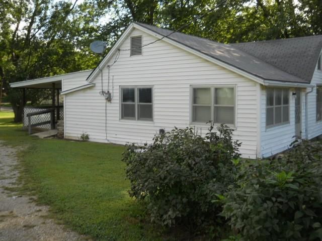 1233 E Walnut, Nevada, MO 64772