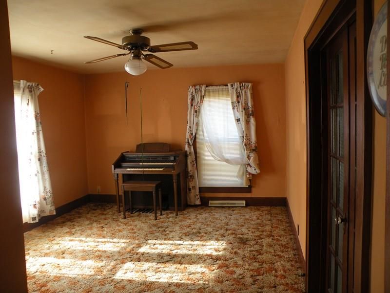 303 E 10th St, Pleasanton, KS 66075