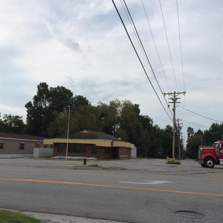 105 E 12th, Lamar, MO 64759