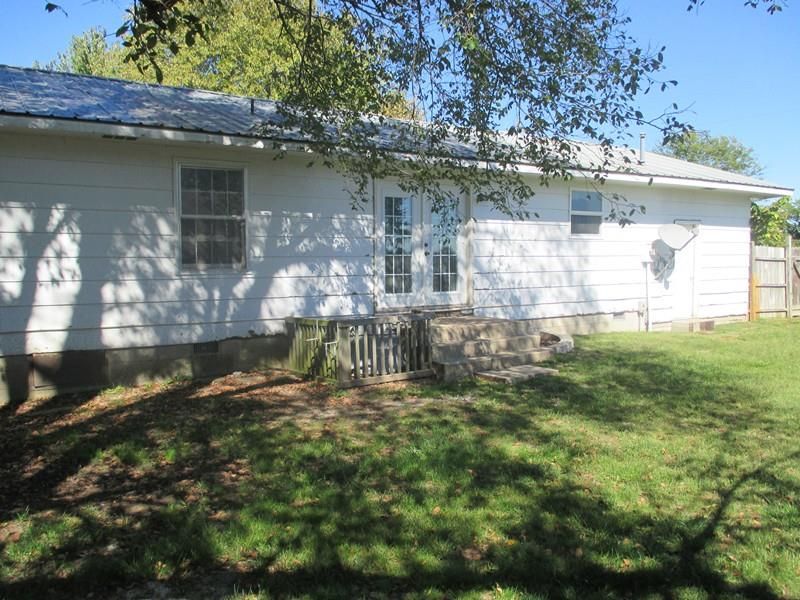 507 13th St, Lockwood, MO 65682
