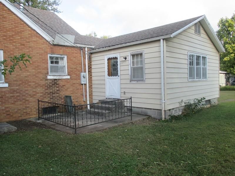 410 Maple St, Greenfield, MO 65661
