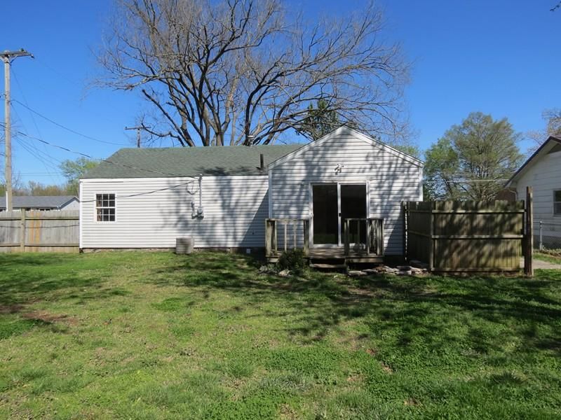 209 State St, Greenfield, MO 65661